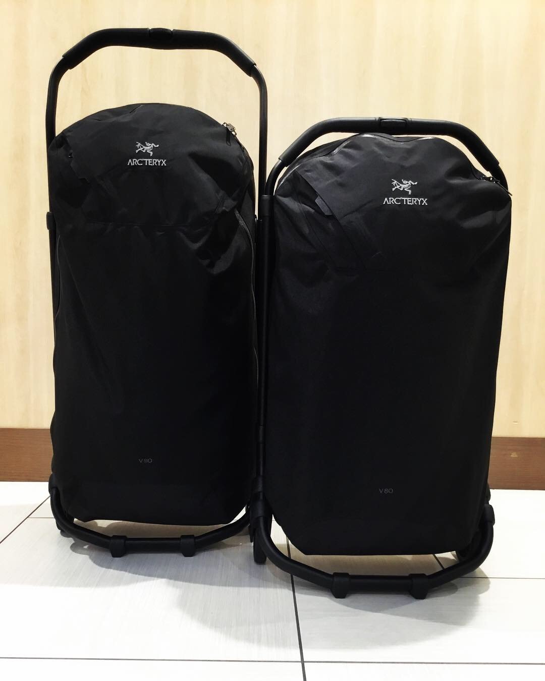 アークテリクス ローリングダッフル V110 受け持っ アークテリクス ローリングダッフル V110 受け持っ