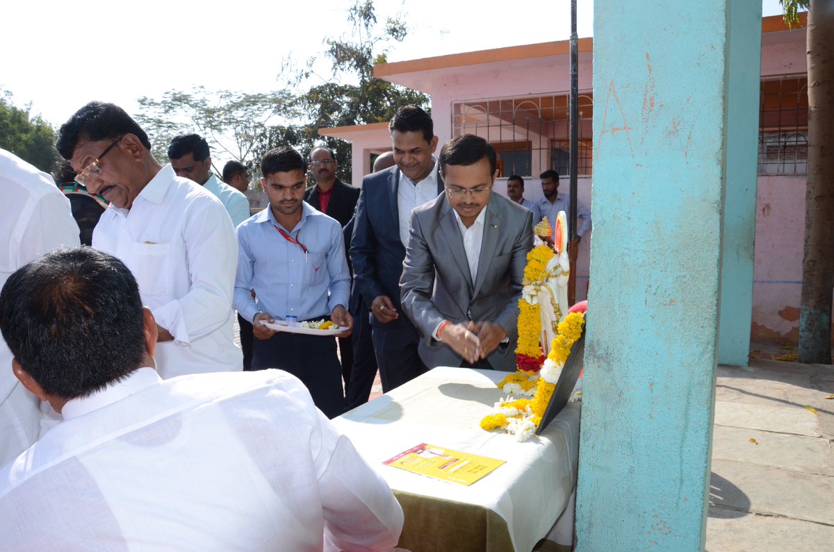 AbhinathShinde's tweet photo. A health camp was organized for the purpose of Balambika Devi Yatra, In which We received very good response from villagers of Balmatalkali. #venkateshmultistate #Healthhit https://t.co/B0i4DdPtL2