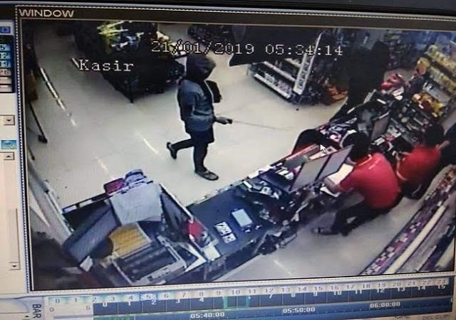 Usai Merampok di Kebumen, Pelaku Jarah Minimarket di Banyumas dlvr.it/QxCHZS