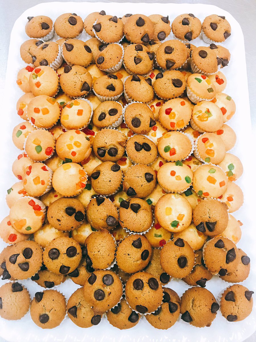 mybakery_bh's tweet photo. كيك😍
#خبز_صاج 
#مخبزي 
#فلافل
#شاورما_دجاج 
#مناقيش
#تبولة
#حمص
#متبل
#خبز_لبناني 
#الرفاع
#البحرين
#كيك 
#mybakery  #cupcakes  #bahrain  #westriffa  #delicious  #yummy ##mybakerycupcakes  #ordernow  #mybakerybahrain 
For orders call us at : 17650411 https://t.co/2ArvgUFCpF