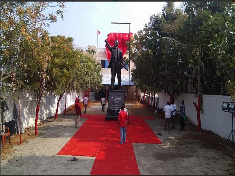 hi @SuryahSG country's biggest 12 feet Lenin statue unveiled in Tamilnadu #LeninLives #Lenin

#NeverForget 

@deepsealioness @Damodar61187959 @BJP4TamilNadu @tncpim @Dipankar_cpiml @comradereddy @smitha_tk