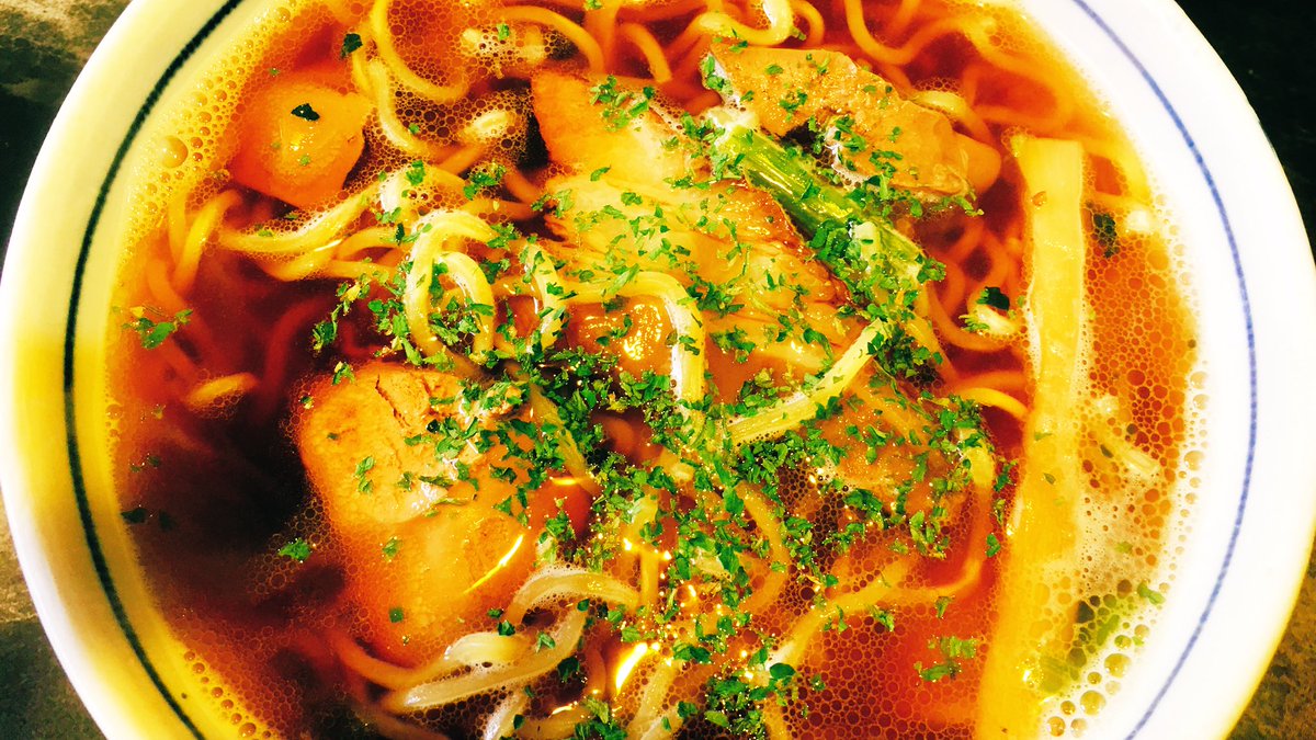 kinkihattatu's tweet image. #鉄分 と #タンパク質 豊富な鬱対策をサポートする #健康フード #醤油ラーメン !

心がしんどい人は、
女性なら「鉄分」と「タンパク質」
男性なら「タンパク質」が特に
不足しています。

鬱回復のために必要な栄養素を意識して作りました。
#レバー と #パセリ 入です。

1000円で販売中！