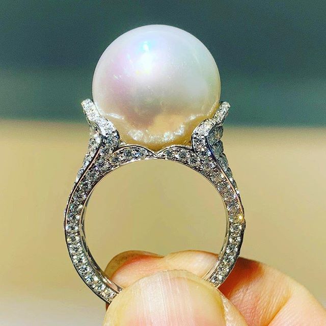 WorldPawn's tweet photo. Repost from my friend Tony from @diamond.emperor awesome pearl and diamond ring! 
#pearlring #luxuryring #diamond #diamondring #pearlanddiamond #customjewelry #custommadering #jewelry #jewellery #jeweler https://t.co/JYBNBrnIs4 https://t.co/hOLUeGsktJ