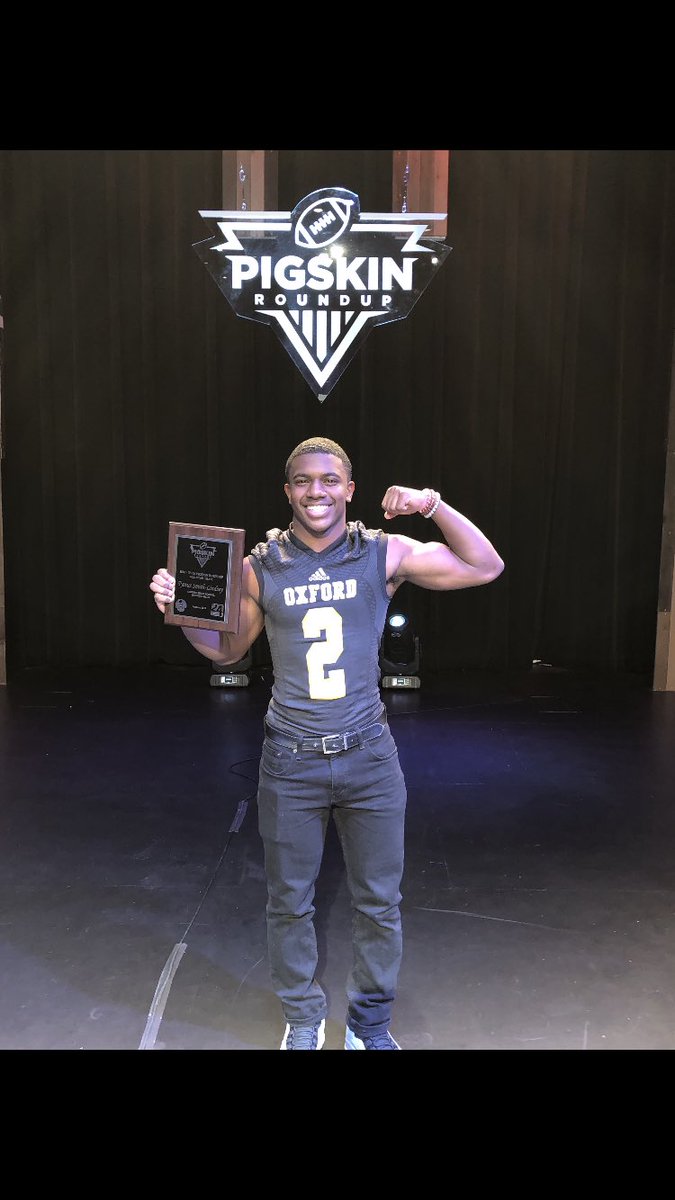 tye2xx's tweet photo. I’m blessed #PIGSKINPART2 RECRUITMENT STILL OPEN #Commitmentsoon?😬 @AL6AFootball @DatDude70 @GoBigOHS @Yellowhammer247 https://t.co/LkBMOdKygk