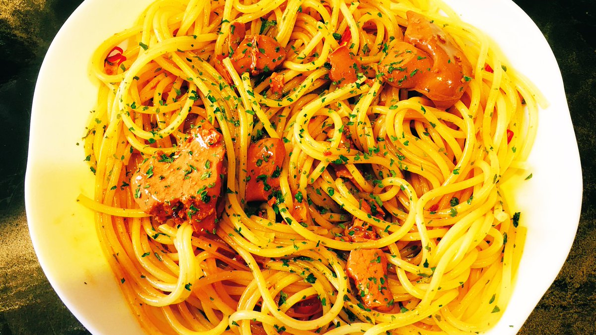 kinkihattatu's tweet image. #鉄分 と #タンパク質 豊富な鬱対策をサポートする #健康フード #ペペロンチーノ !

心がしんどい人は、
女性なら「鉄分」と「タンパク質」
男性なら「タンパク質」が特に
不足しています。

鬱回復のために必要な栄養素を意識して作りました。
#レバー と #パセリ 入です。

1000円で販売中！