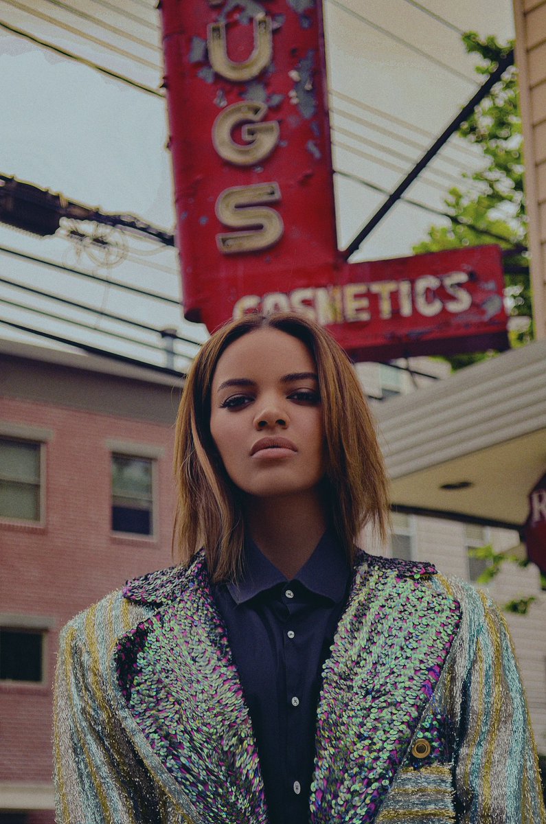 lesliegrace's tweet photo. enigmatic. https://t.co/fQ2cT8ghcB