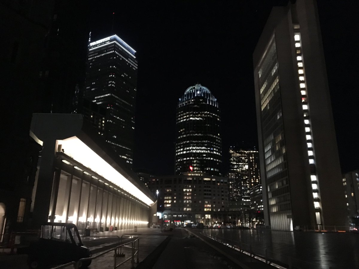 AnnaKracklauer's tweet photo. ⁦@dustywoodshow⁩ Boston by night is undeniably beautiful. Is there an even better view at night, Bostonians? https://t.co/0fVSPUP0sY