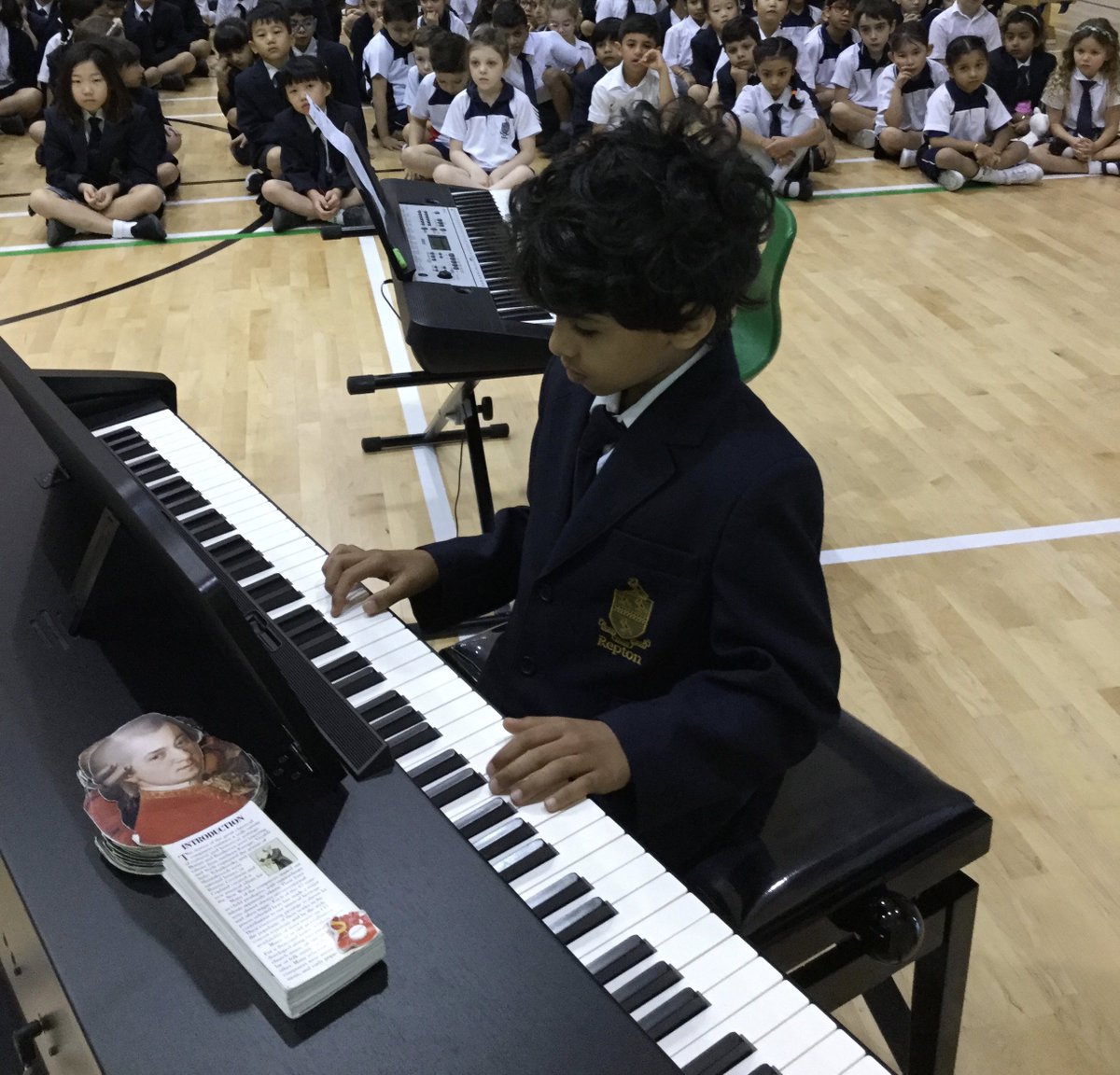 ReptonADMusic's tweet photo. It is wonderful to watch students play different instruments in a music assembly. We had performances on Keyboard, Piano, Xylophone, and Drums. The students joined the Ukulele Club in singing. We even had a conducting competition!
#ReptonADMusic #Musicassembly https://t.co/zZHAFMphY9