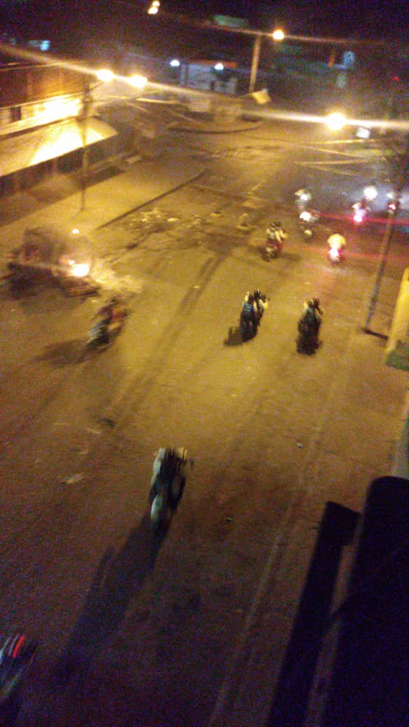 Anttor13's tweet photo. 12:37Pm  Av EL cuartel Catia 
.
.
.
.
.
#21Ene #Venezuela #Caracas #cacerolazo https://t.co/tIAfCqbHzZ