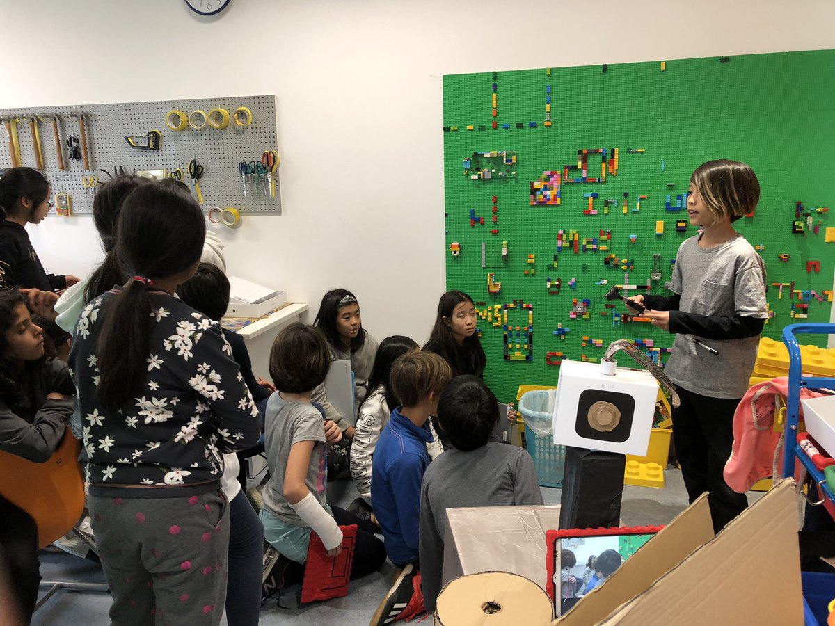 5B_atWork's tweet photo. Exploring presentation options. When students share their knowledge with their peers, learning is authentic and valued. Workshop leaders from G5 support their peers by teaching a range of presentation platforms. #Unis_hanoi #powtoons #comiclife #bookcreator #canva #pictochart https://t.co/UetqiO1fsA
