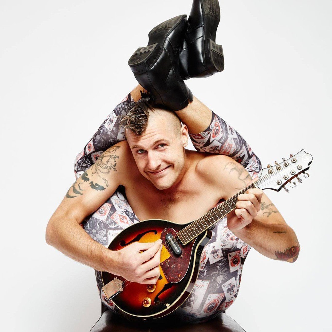 Samora Squid will be swallowing swords, bending his body into ridiculous contortions and other ridiculous things at this year's Festivale! 
festivale.com.au/tickets 
#FestivaleAUS #discovertasmania #northerntasmania #streetperformer #entertainment #foodandwinefestival #foodandwine