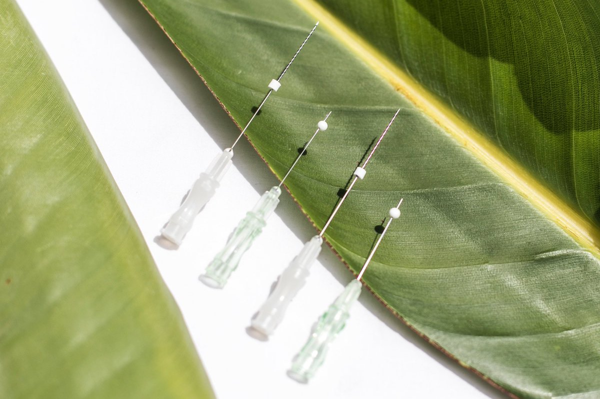 🌿Thread lifting🌿

The latest state-of-the-art aesthetic and anti-ageing treatment method used. 

These absorbable PDO sutures provide a lifting, contouring and smoothing effect. It can be used in various areas including face, neck, arms, breasts and buttocks.

Need a lift? ☺️