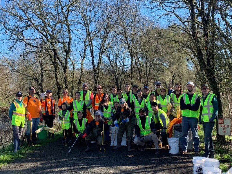 WineCountryYDs's tweet photo. Big ups 2 #CleanRiverAlliance 4 organizing & vols 4 joining #DayOnNotDayOff 4 #MLKDay2019—800+ lbs of trash removed from Santa Rosa Creek!
#WCYD #WineCountry #YoungDems #community #cleanup #givingback #communityservice #YoungGetsItDone #OutThereSR #GoSoCo #SantaRosa #SonomaCounty https://t.co/mKhV3zHtZT