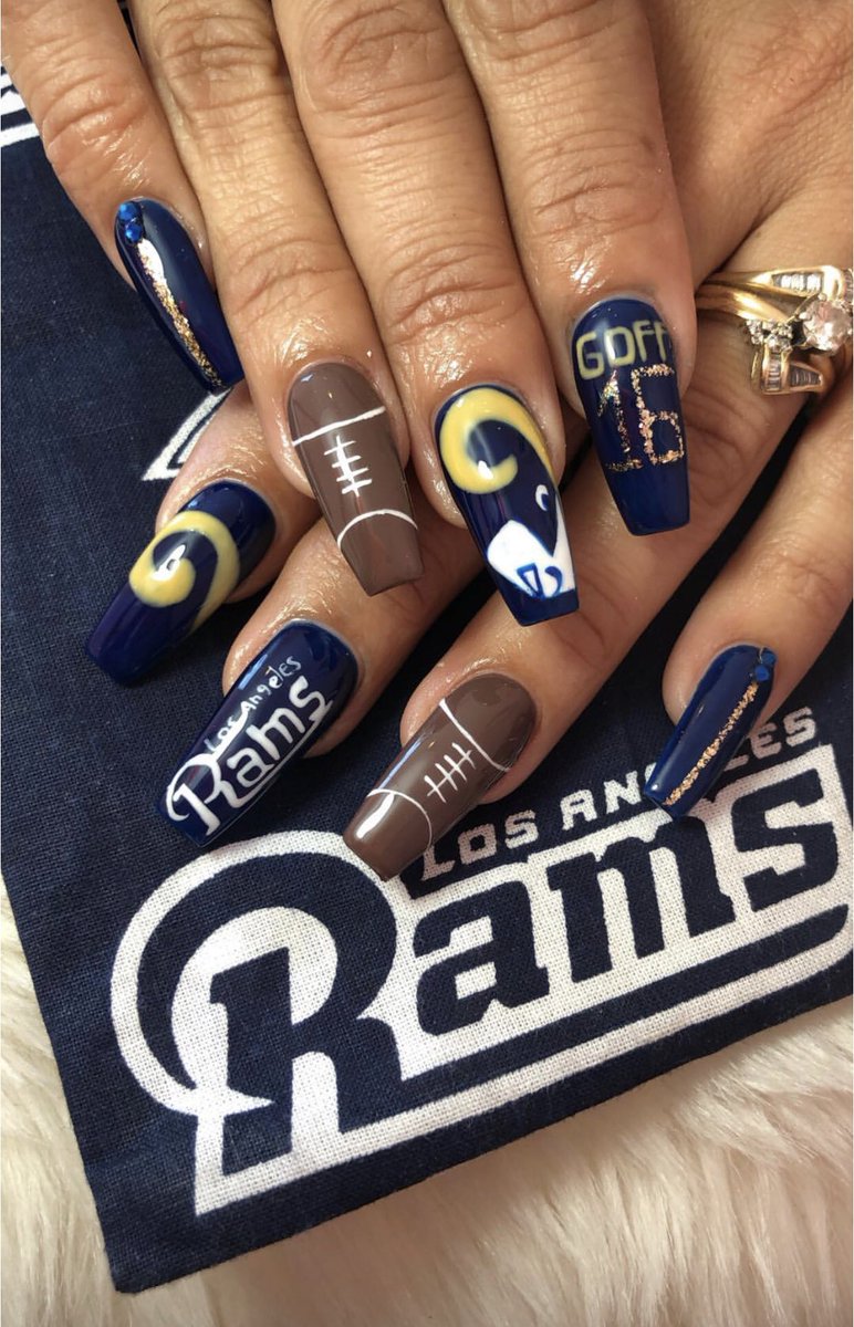 alwayskayee's tweet photo. When I say we are fans I mean we are fans. @RamsNFL @JaredGoff16
#LARams #SBReady #Hornsup #WhosHouseRamsHouse #NFCChampions https://t.co/kVqq33zY2P