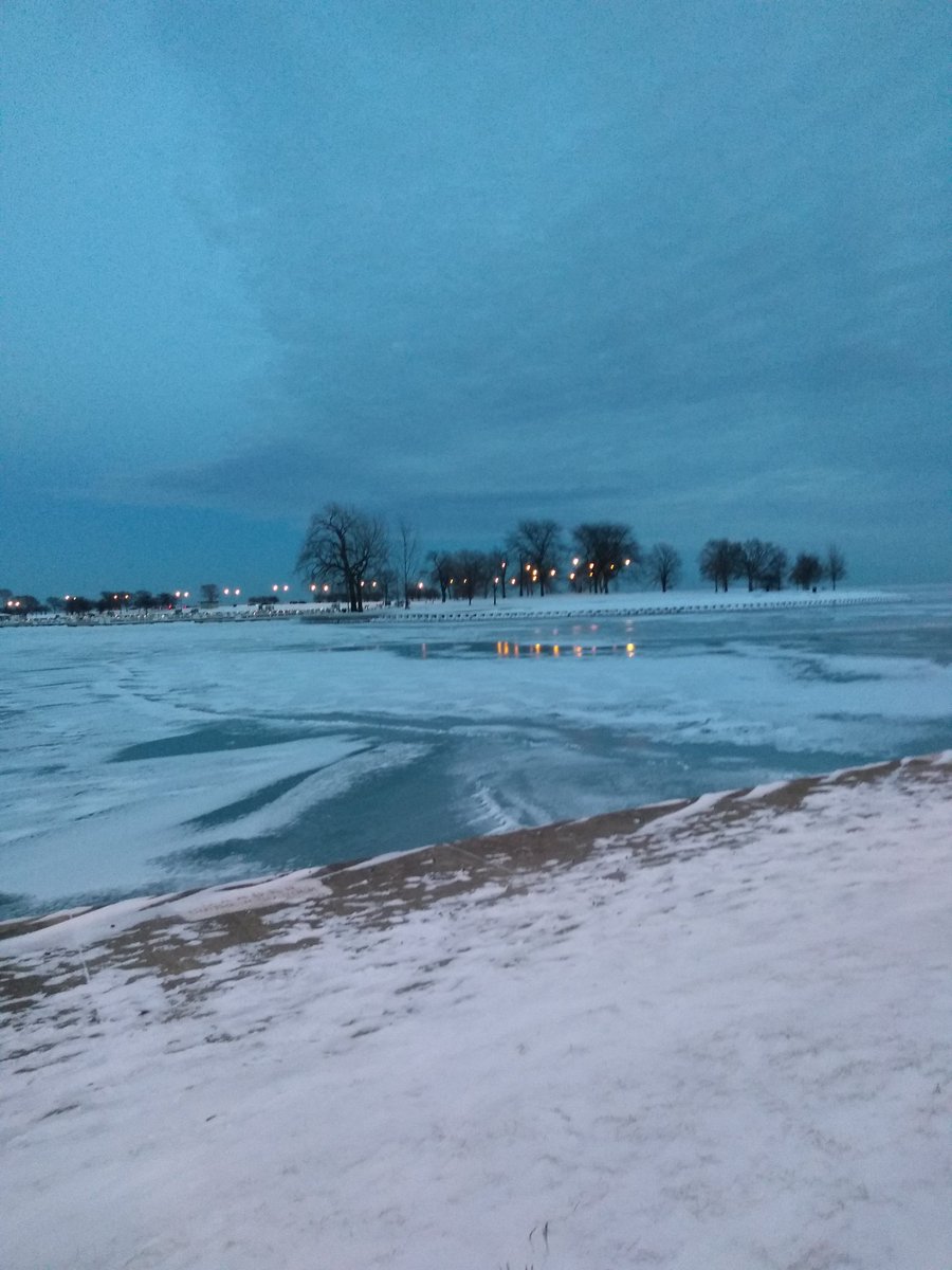 S1Darbha's tweet photo. Lake Michigan frozen over! I couldn't feel my fingers for 5 minutes after this photo. Chicago is too cold for this tropical girl 😰 #snowisprettybutevil #howtocatchacold #Chicagolove but
#staywarm https://t.co/Kf158fsMol