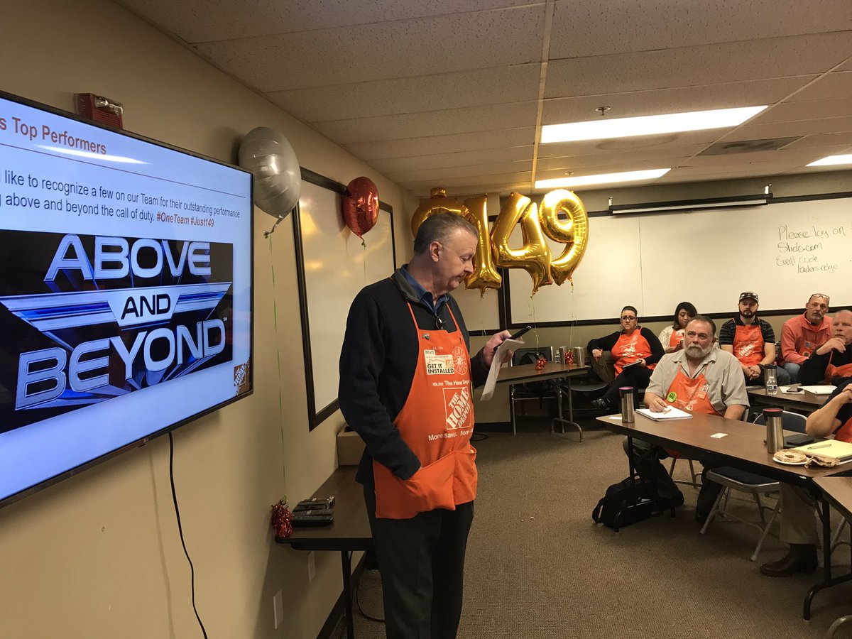 HDE_Tim's tweet photo. @Matt_ParkerHDE honoring Gregory Salazar for really going way above and beyond! The Text Message said it all! @THDYuda #OneTeam #GivingBack #BuildingStrongRelationships #Just149 #PickMeForYourSC https://t.co/B5uK4YFO0E