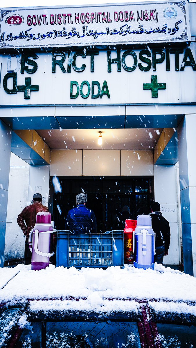 ABABEELJK's tweet photo. #Sharing_Warmth_of_Love with a Cup of Tea.

By the grace of Allah served Tea and Butter Toasts to more than 120 Patients and Attendants at Distt Hospital Doda.

We are thankful to Allah and Duas for the Donors for the contributions. https://t.co/SP7eW8rs3b