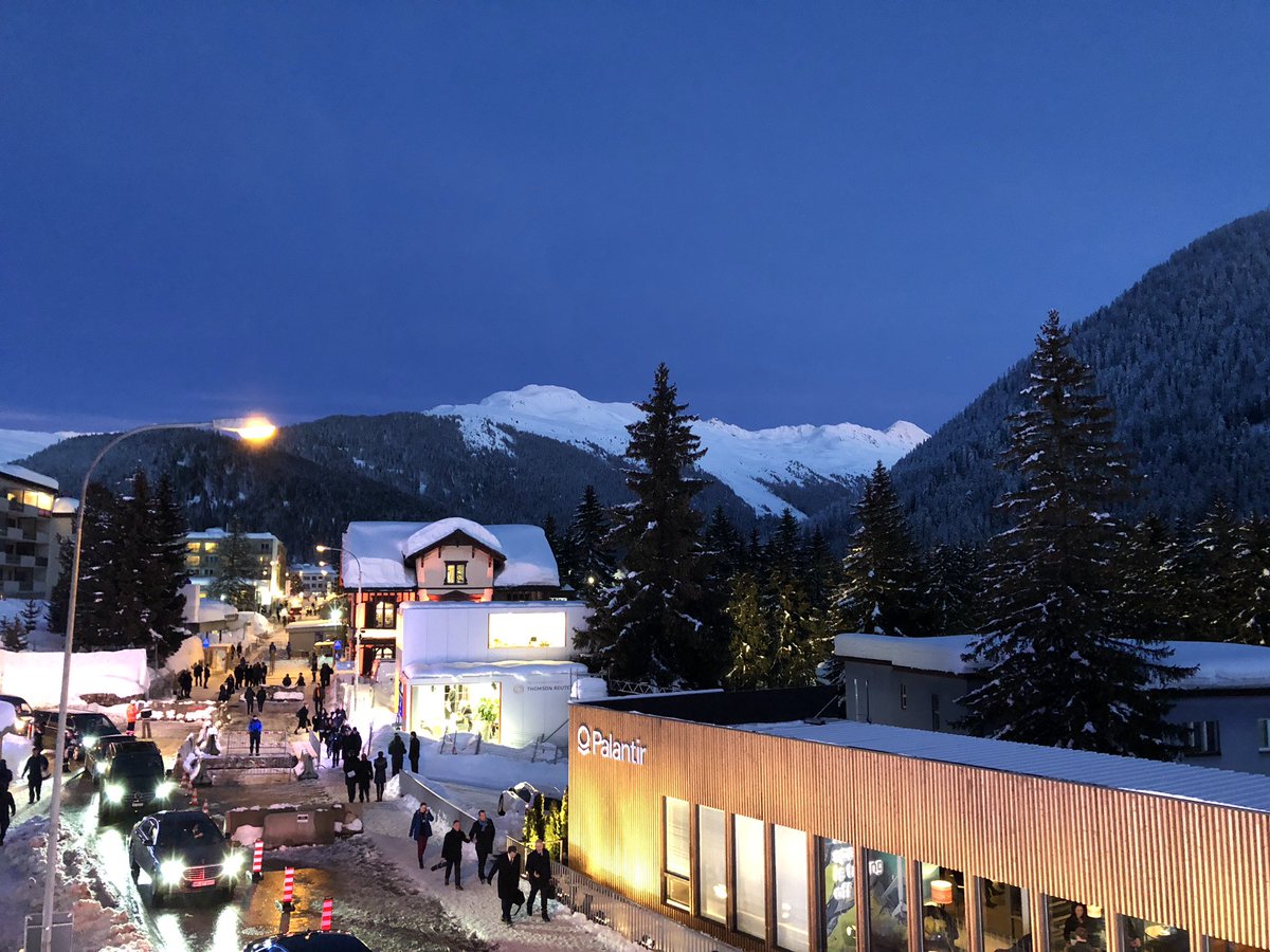 pauldaugh's tweet photo. Waking up to a cold morning here in #Davos - busy day ahead, starting this morning with a breakfast panel about why the future of #work will be built on collaborative intelligence - humans + machines working together #WEF19 #FutureWorkforce #HPlusM @JLL @HarvardBiz https://t.co/wls2CpmJeB