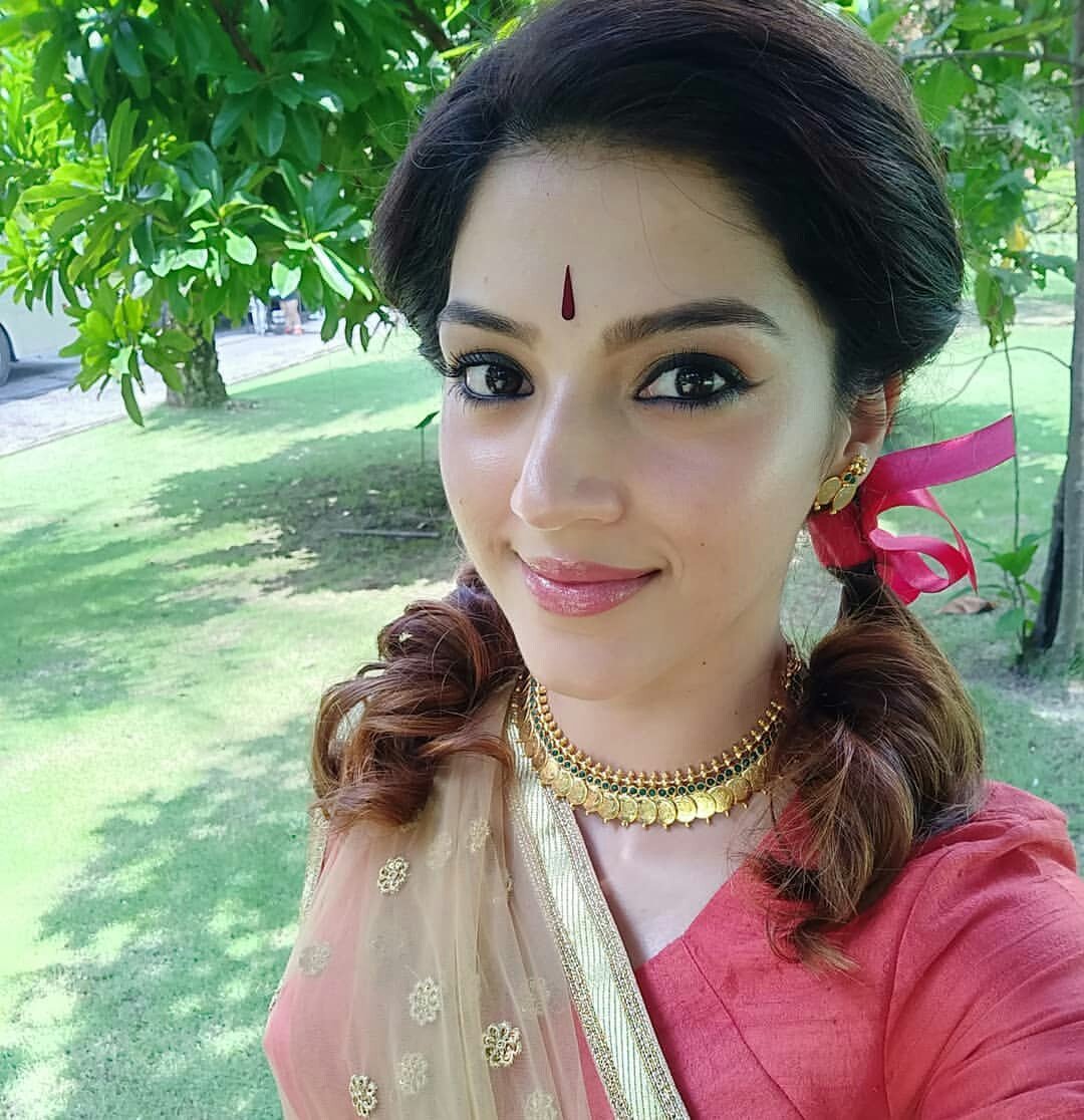 Mehreen_Fans's tweet photo. Our Angel @Mehreenpirzada as Yester Year actress Jamuna Mam's get-up in Gundamma Katha Movie 😍😍😍😘😘😘 https://t.co/GgErVdPk1o