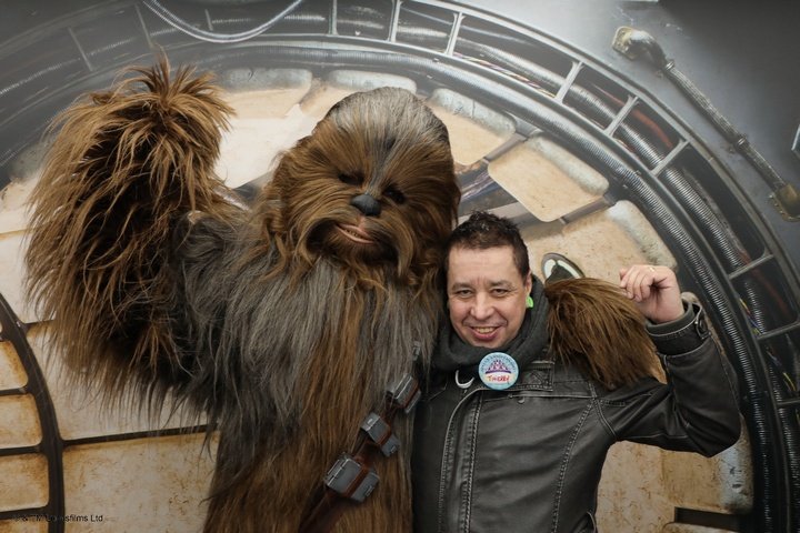 Jedi_Charles000's tweet photo. @OliDisney Chewie est trop cool vous pouvez emmener votre cosplay et le mettre avant votre tour, emmener votre pog votre sabre laser. Plus c'est fun et plus Chewie sera content

On lui a promis de revenir

Les enfants apportez lui vos dessins il sera heureux

Vive Chewie
#legendoftheforce https://t.co/766IqfHDv5