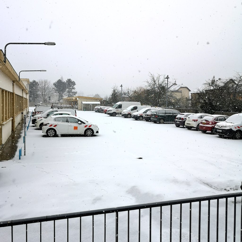 geralddefoing's tweet photo. ❄️❄️❄️
La  neige s'intensifie sur les Ardennes. #Meteo08 https://t.co/h2NLnWepNS
