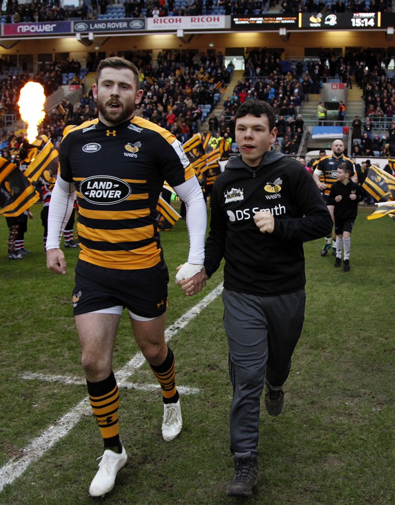 WaspsCommunity's tweet photo. ...but that was not enough for us! To continue the celebrations - Jensen and Henry, who both attend our #PlayingAdvantage club every Sunday in Coventry - ran out as Mascots with the @WaspsRugby team! Looking good in their @dssmithgroup kit 👀🐝 https://t.co/jjCbiERLd7