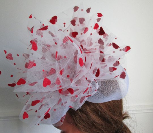 LinmiRMillinery's tweet photo. 'Queen of Hearts' tulle and crin fascinator.⠀
#LinmiR #madewithcraft #uniqelydifferent  #vintage #valentine #bride #bridalmillinery  #millineryartist  #hats #London #handmade  #fashionaccessories #craft  #bride #wedding #accessories #hairandmakeup #bridal #bridalhairstyle https://t.co/pstHs5HPsZ