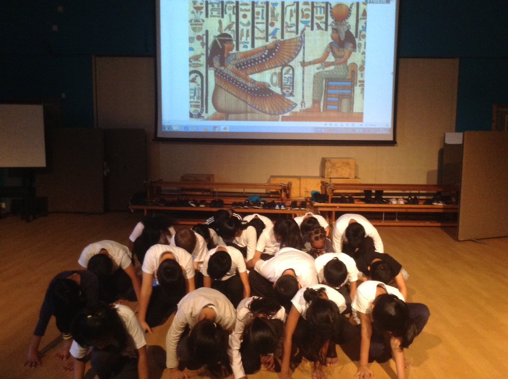 BJ_DanceTeacher's tweet image. Year 4 Timor class are creating a time machine to go back to the past. #History #CreativeDance #Dance #education #schools #TowerHamlets
