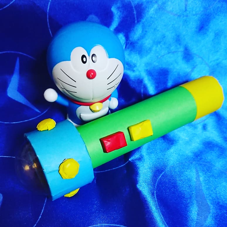 Mameko 息子が電話に夢中だったときに 母ちゃんはスモールライトを はい ドラえもんになってください 子供 おもちゃ Craft 年長 6years Paper Child Doraemon Kids Son ドラえもん Toy ひみつ道具 工作 スモールライト T Co
