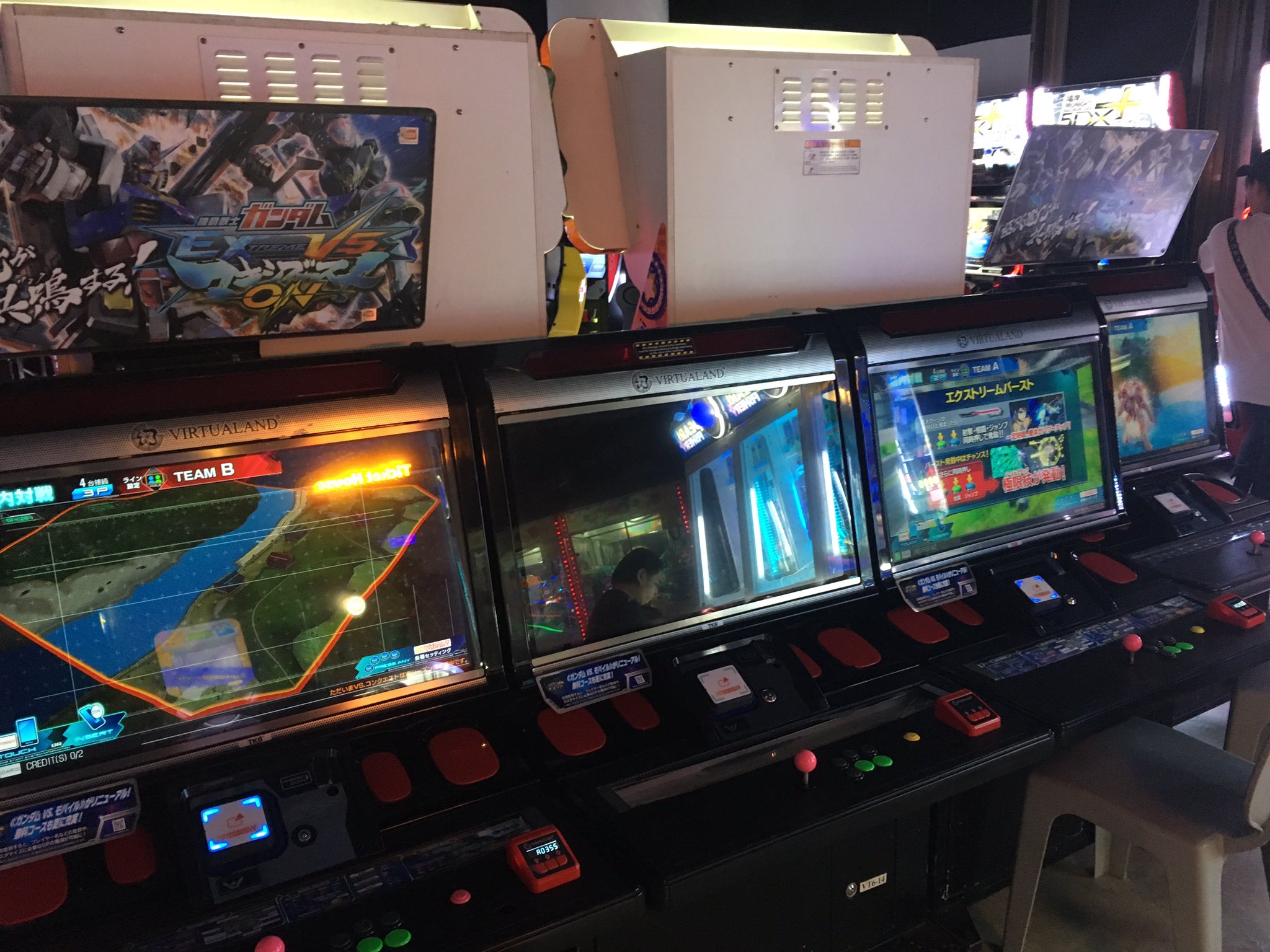 O Xrhsths Kce づね Sto Twitter 出張ついでにシンガポール ブギスのゲーセンに行ってみたけど 格ゲーは当然ながらありませんでした でも日本のゲームはたくさんあって ガンダムとか音ゲーとかレースゲームは充実していました T Co xrs3jxle Twitter