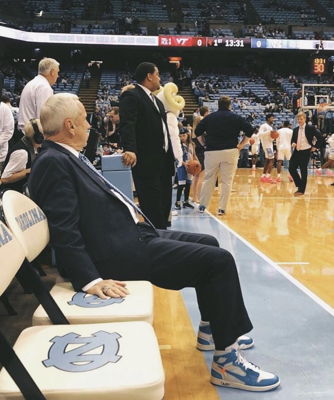 Roy williams top off white jordans