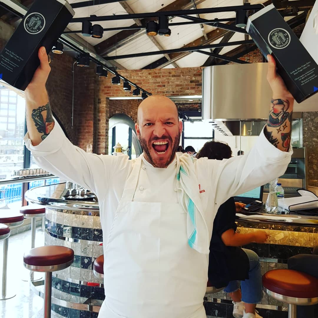 martiniegaoo's tweet photo. Sharing happiness through our unique olive oil! Thanks #angelzapata for the amazing pic &amp; for adding this exclusive product to all the recipes created for #barrafinalondon! Congrats to the whole team for the amazing work you make every day! #london #uk #foodie #healthyfood https://t.co/tR8deJNerD