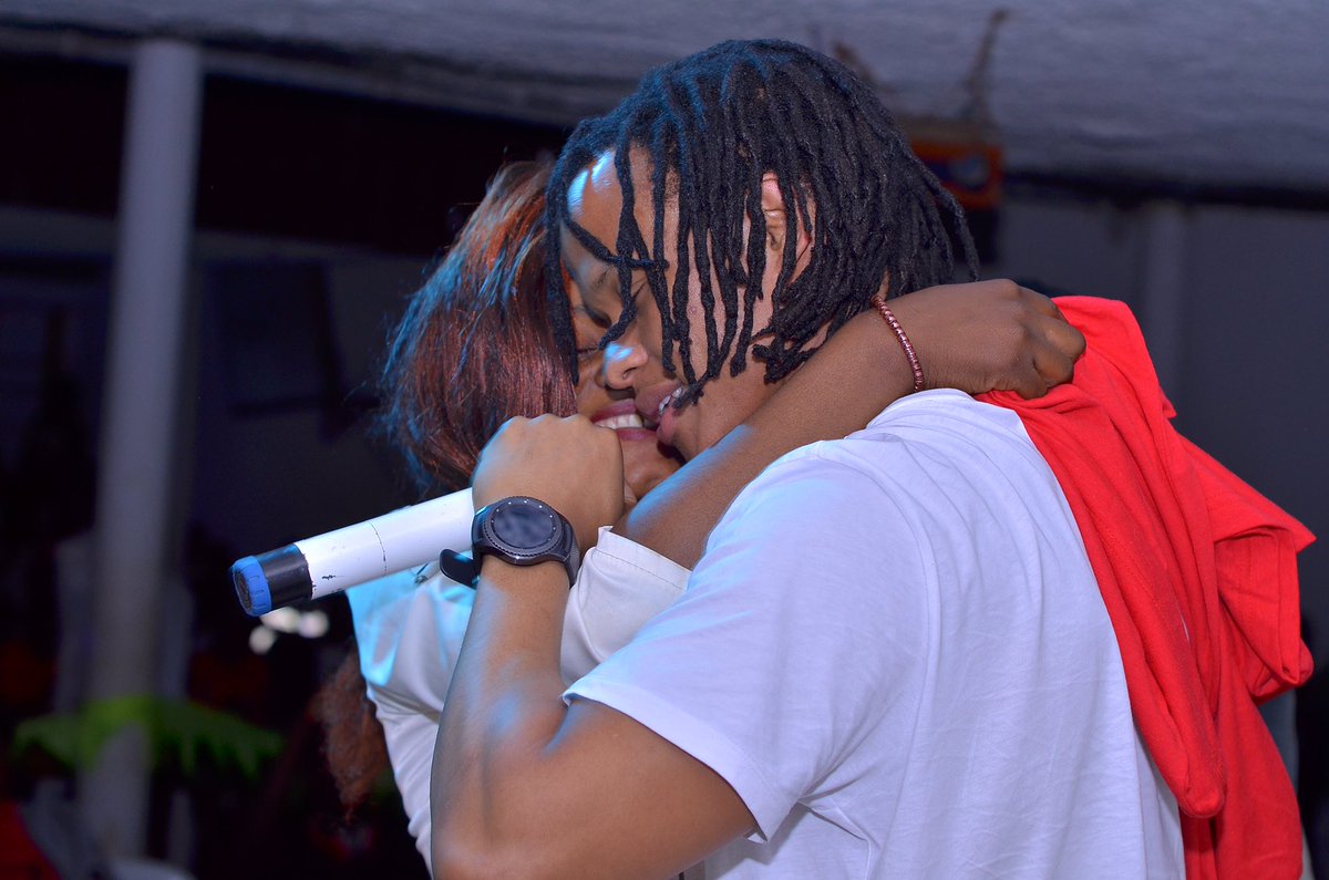 thebaninas's tweet photo. Jinja thnx for showing us love, it was an amazing show https://t.co/ep9YikAVqS