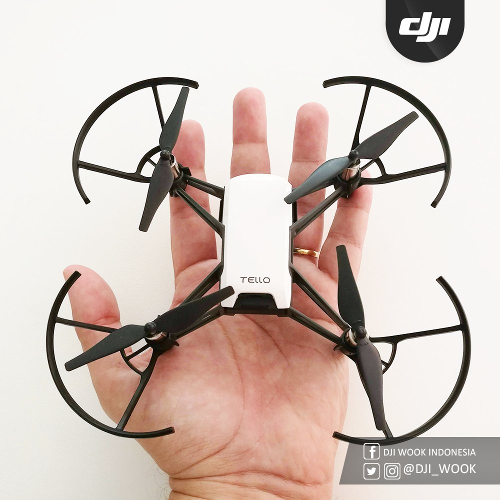 Tello sanggup terbang selama 13 menit dengan jarak maskimal 100 meter dan kecepatan 8 meter per detik. Drone mungil ini dirancang agar mudah digunakan. Ia bisa lepas landas dan mendarat secara otomatis, juga melayang di tempat apabila sedang tidak dikendalikan.