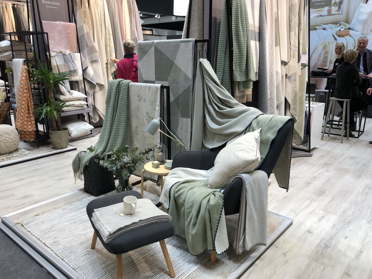 wohntextilien's tweet photo. Textile Trends aus der Heimtexmesse in Frankfurt. Bald in unserem Online-Shop https://t.co/IdsKjtMslU erhältlich. Wir freuen uns suf die bunte Vielfalt, tolle Stoffe und innovative Muster! https://t.co/Gw0EWVQDpp
