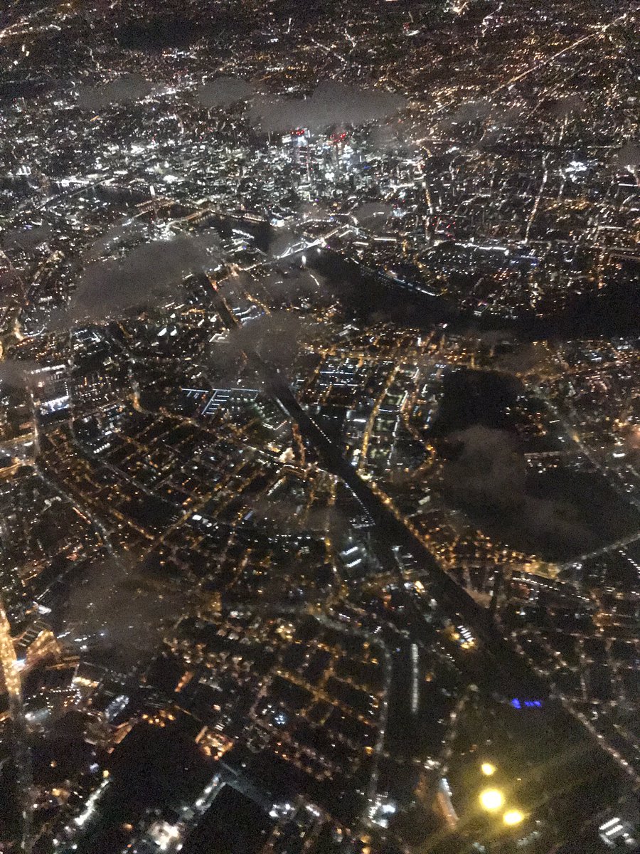 flybyday63's tweet image. After -14 degrees in New York, we land back at Heathrow Airport to find a ‘welcoming’ 😅 and very bearable 2 degrees centigrades. 🤗😃
Night flight and early morning landing, with clouds over the City of London, on final approach.
Tomorrow we fly to Boston.
#backtobacks ✈️✈️✈️✈️