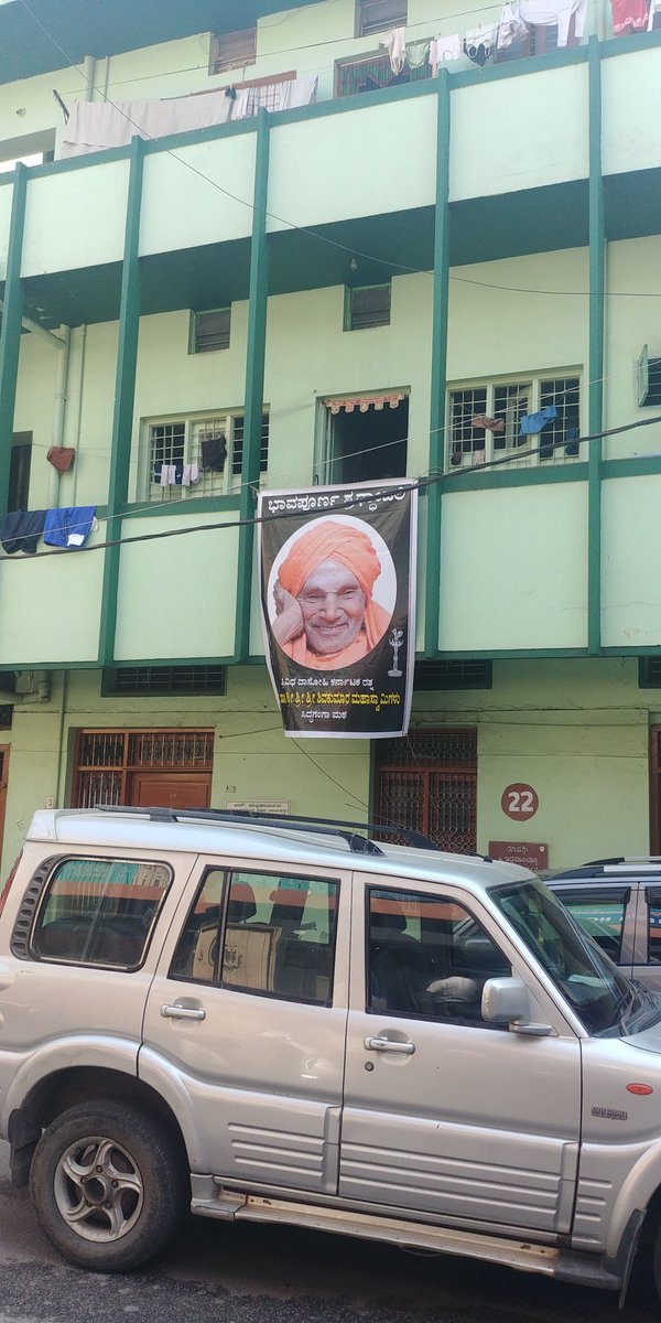 Balcony banners across #Karnataka . Common people paying their respect to #SiddagangaSeer Shivakumara Swamigalu.
