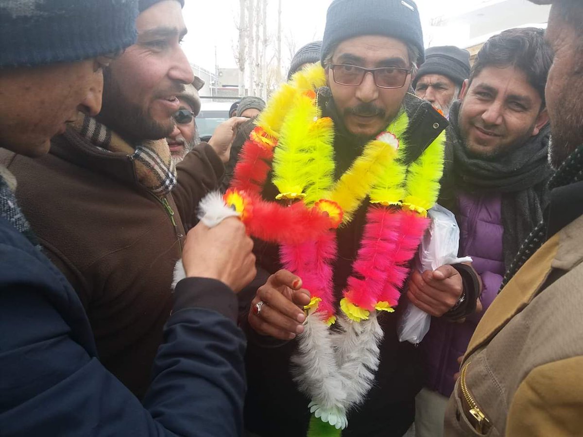 shujatAliBalti's tweet photo. اہم خبر :سکردو: عدالت سے شیخ حسن جوہری کی ضمانت پر رہائی
#FreeHassanJohari
#EndColonialRoles
#DownWithBlackLaws
#FreeAllPoliticalPrisonersOfGB
@shahnizari @GBpak @jamilnagri @passutimesen @shahfahadbaigal @atifthepoet https://t.co/ObWfFtkFdh