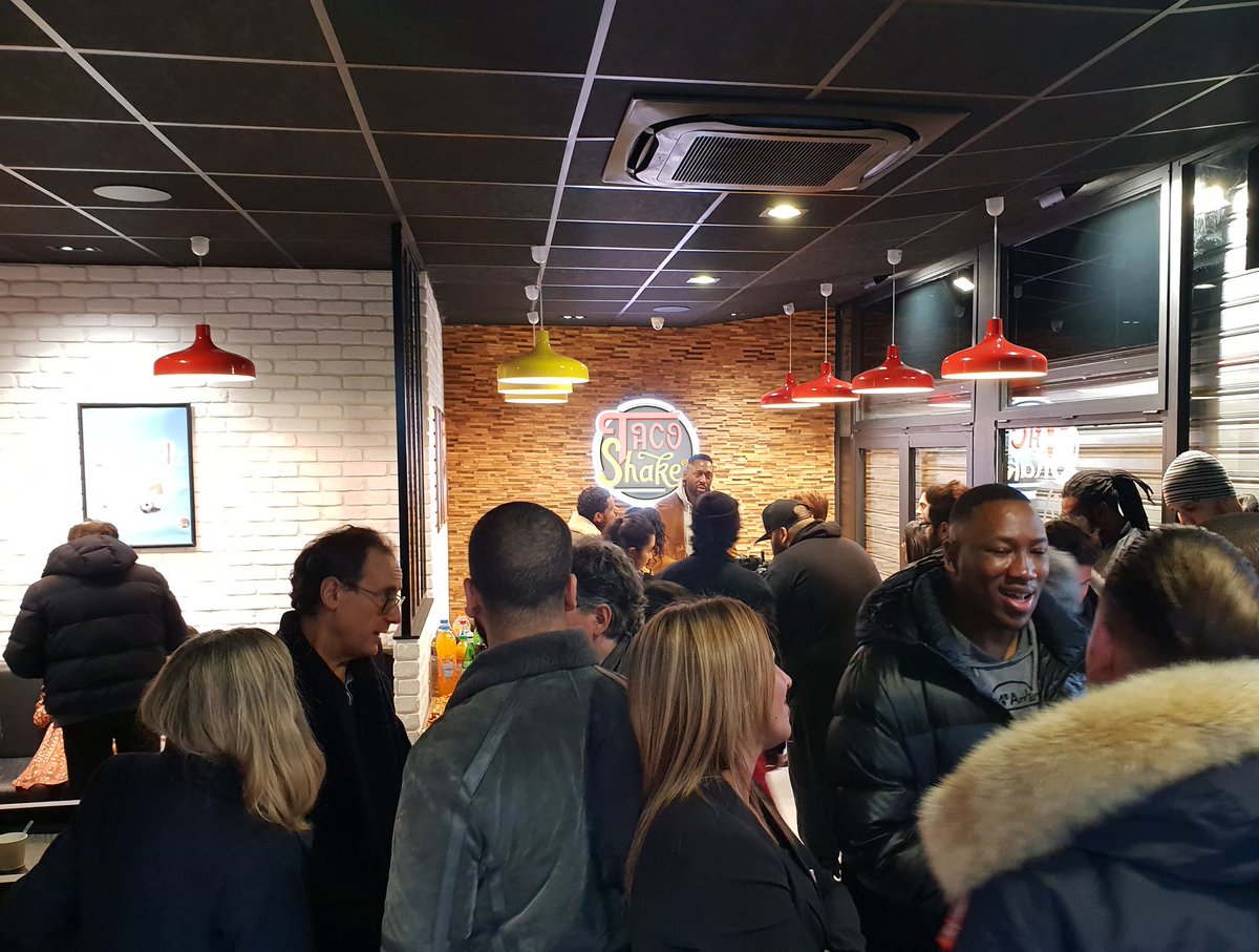 ECRANCity's tweet photo. 🎂 Hier on fêtait le premier anniversaire de @TacoShake avec @ThomasNgijol &amp; @Mokobe113 ! Merci à tous pour cet accueil chaleureux 🎉 https://t.co/awQjS8J1Hp