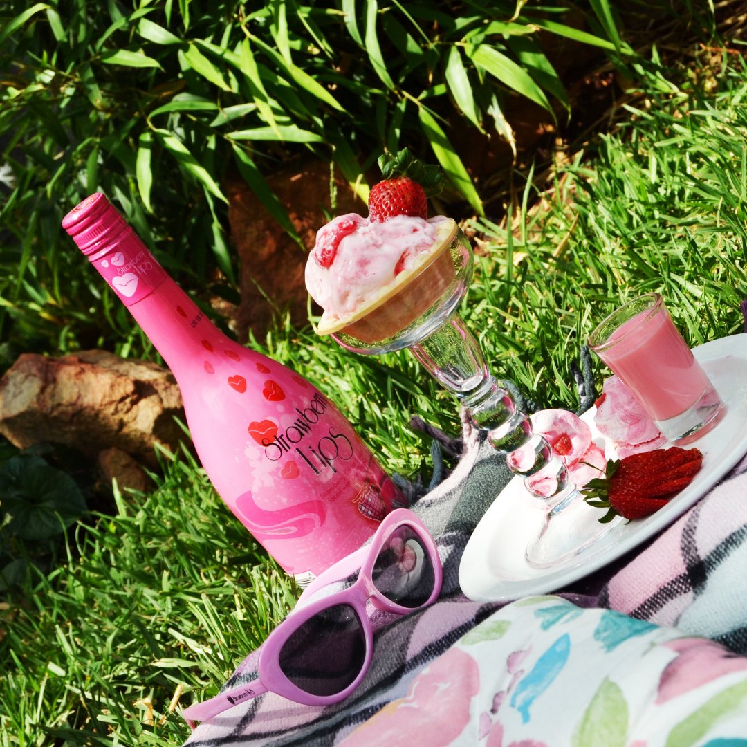 SL_SweetBeats's tweet photo. Warm day requires a #DashofPink do you think? https://t.co/uSR6fgwKAg