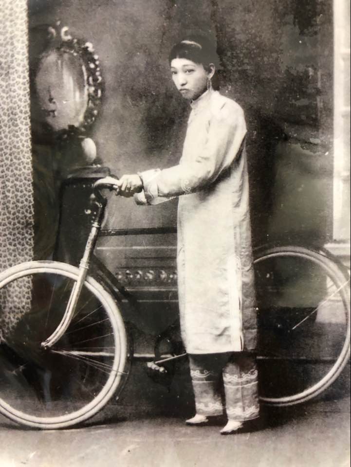 CFootbinding's tweet photo. 這些照片都是台蓮，台蓮腳有尖，而閩蓮就是福州閩北的併趾小腳，閩南漳泉地區小腳，其實有些和台蓮相近，不管閩北，閩南小腳，多數都有鵝頭，腳背子高的問題！ https://t.co/VhMSPNlP7z