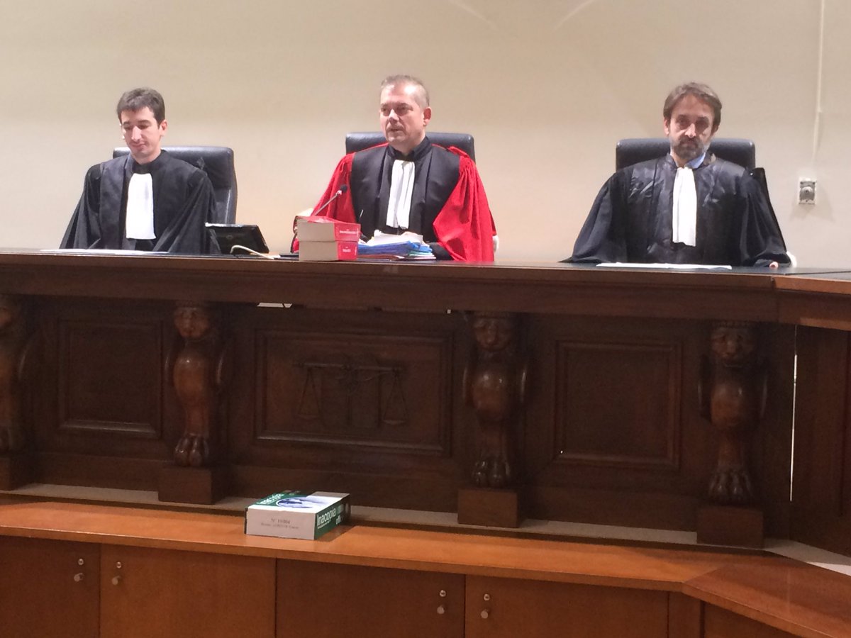 f3normandie's tweet photo. Face à la cour d'#assises de #gironde les pères des victimes de Vincent #Leroyer s'expriment : il profitait de notre absence pour venir chez nous, nous étions tous très occupés alors il gérait souvent les conduites pour nos enfants. On n'a rien vu, on avait confiance en lui. https://t.co/gj0c2y72i2