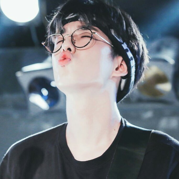 A thread of black-haired Jae https://abs.twimg.com/emoji/v2/... draggable=
