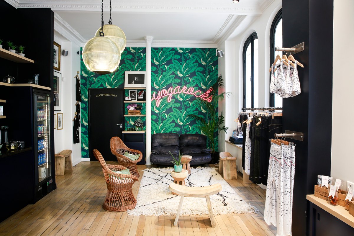 #QuandIlNeigeYaToujours un endroit où on aime se réchauffer et passer du bon temps, comme dans nos #yujyogastudios 🧘‍♀️❄️

#inspo #inspiration #yoga #yogastudio #goodvibes #hygge #cosy #winter #snow #chill