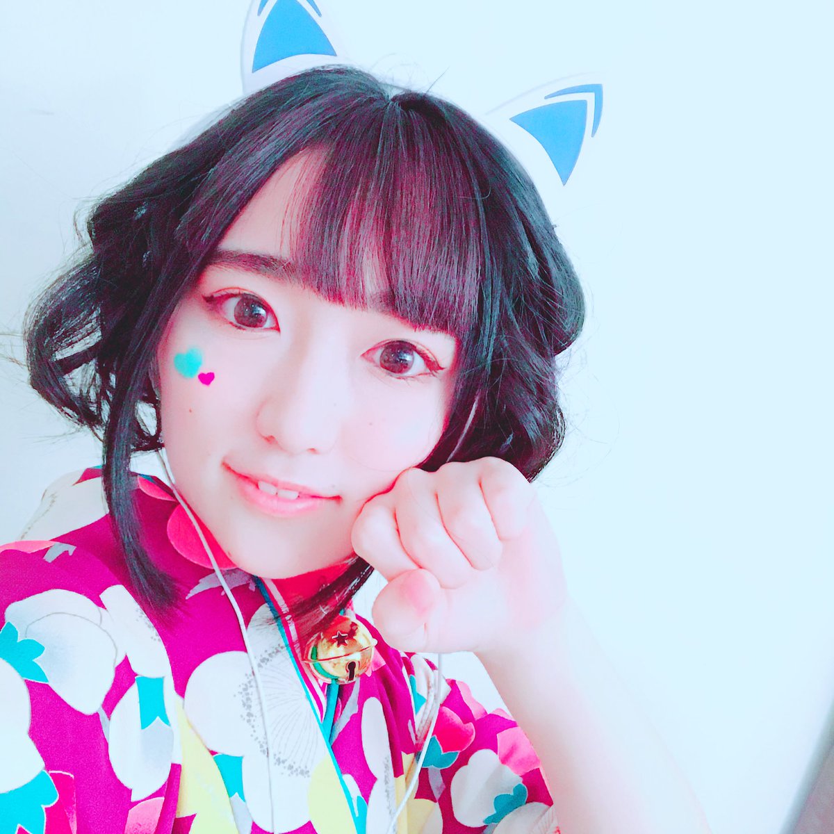 悠木碧 公式 今日公開になった撮り下ろし写真集の表紙のあやかしちゃんによる自撮り 写真集 あやかし は現代のあやかし 達の暮らしや住まいを想像する1冊になってます この子は現代をエンジョイしてるタイプ 猫目メイクのこのあやかし だーれだ 悠木碧 公式 今日公開になった撮り下ろし写真集の表紙のあやかしちゃんによる自撮り 写真集 あやかし は現代のあやかし 達の暮らしや住まいを想像する1冊になってます この子は現代をエンジョイしてるタイプ 猫目メイクのこのあやかし だーれだ