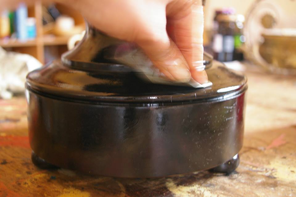 EskdaleR's tweet photo. Traditional ebonising - things you must do; polish, polish, polish and forfeit your nails #traditional #ebonyfinish #ebonising #paintfinish https://t.co/kmUO6vhGdg