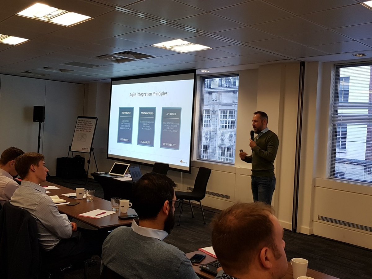 s_moutiaRH's tweet image. Manfred Bortenschlager talking @agileintegration with a distributed platform for Open Banking #flexibility #scalibility #reusibility