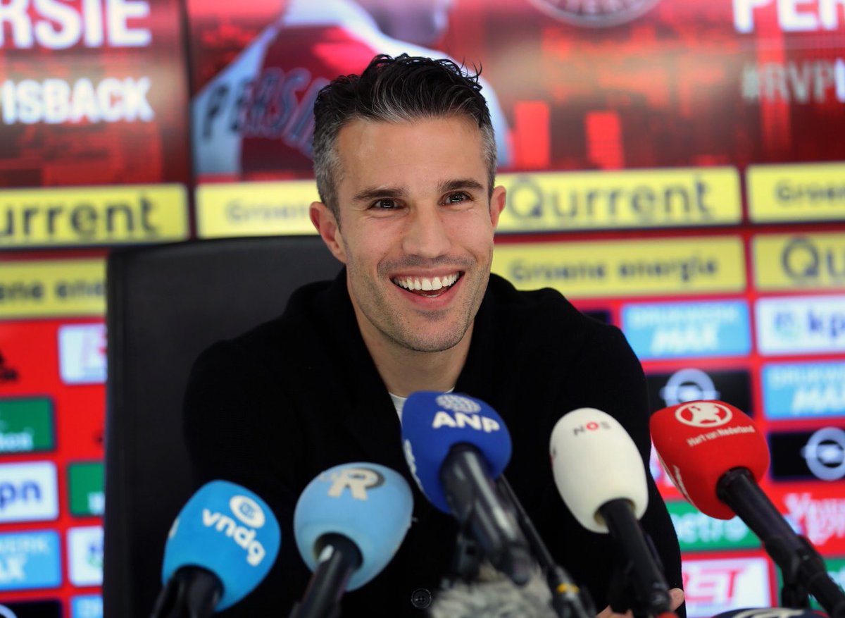 Feyenoord's tweet photo. Vandaag een jaar geleden...
#RVPISBACK ✍😍
Jouw mooiste RVP-moment van het afgelopen jaar? https://t.co/kIjzzzFzIX