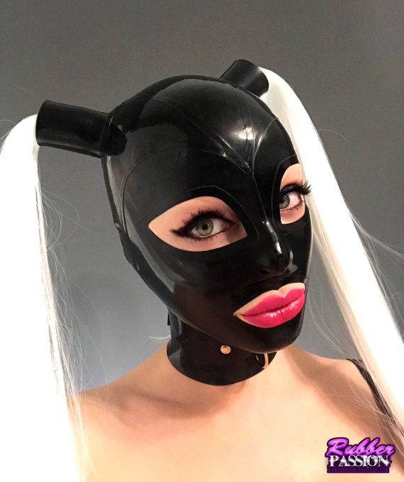 My new favourite hood ❤️ #rubberhood #rubber55 #rubberdoll #latexlove Watch a little clip of this - I’ll