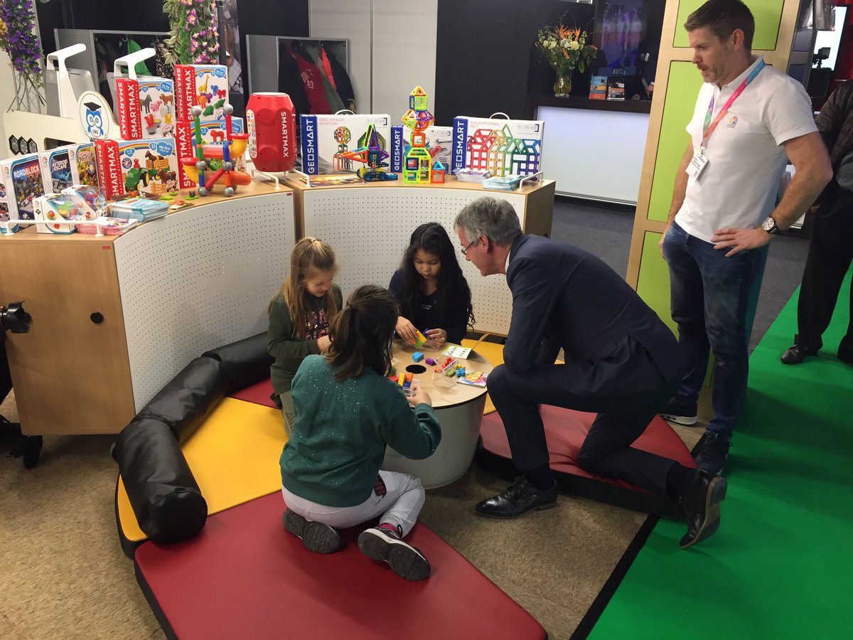 arieslob's tweet image. Na opening met @astro_andre op de beursvloer van #NOT2019 met leerlingen, docenten en schoolleiders gesproken. Hoop dat beurs komende dagen veel bezoekers mag ontvangen